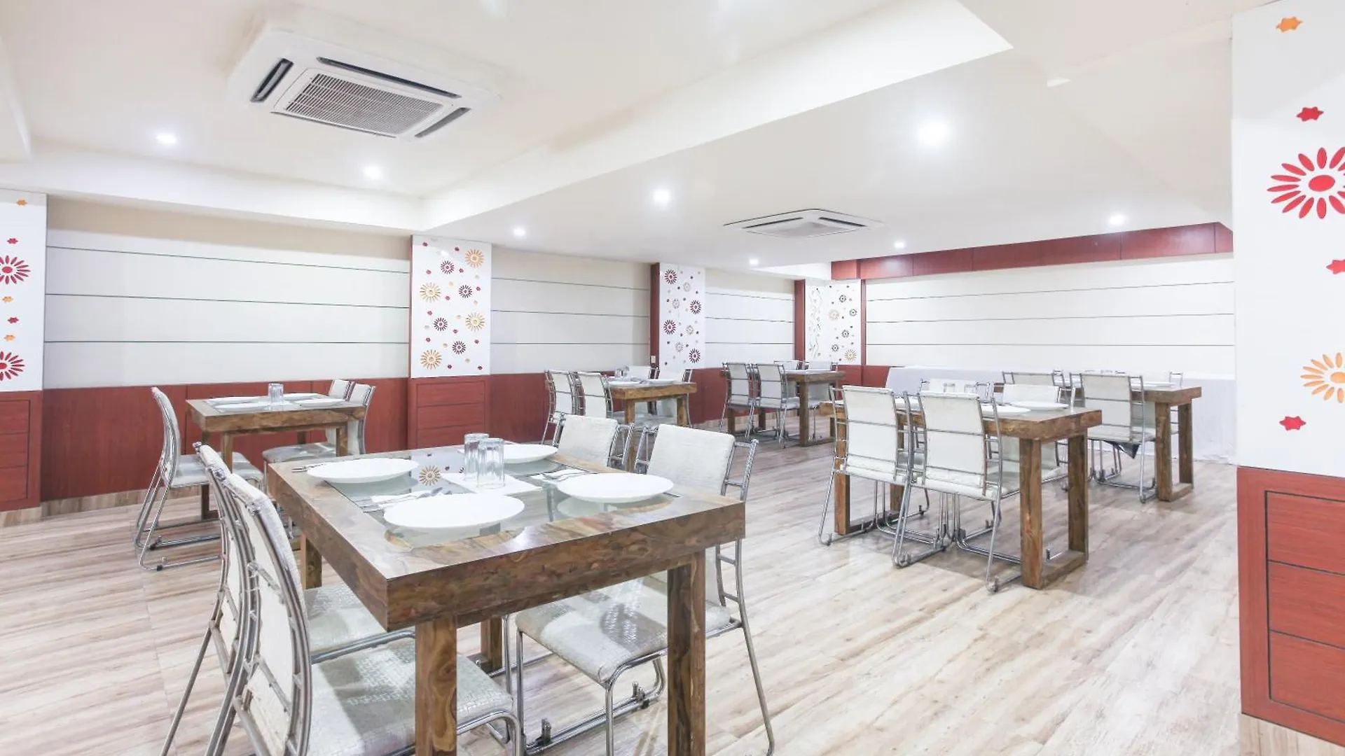 Hotel Janki International 3 Km From Kashi Vishwanath Temple Free Pickup From Railway Station Варанаси Индия