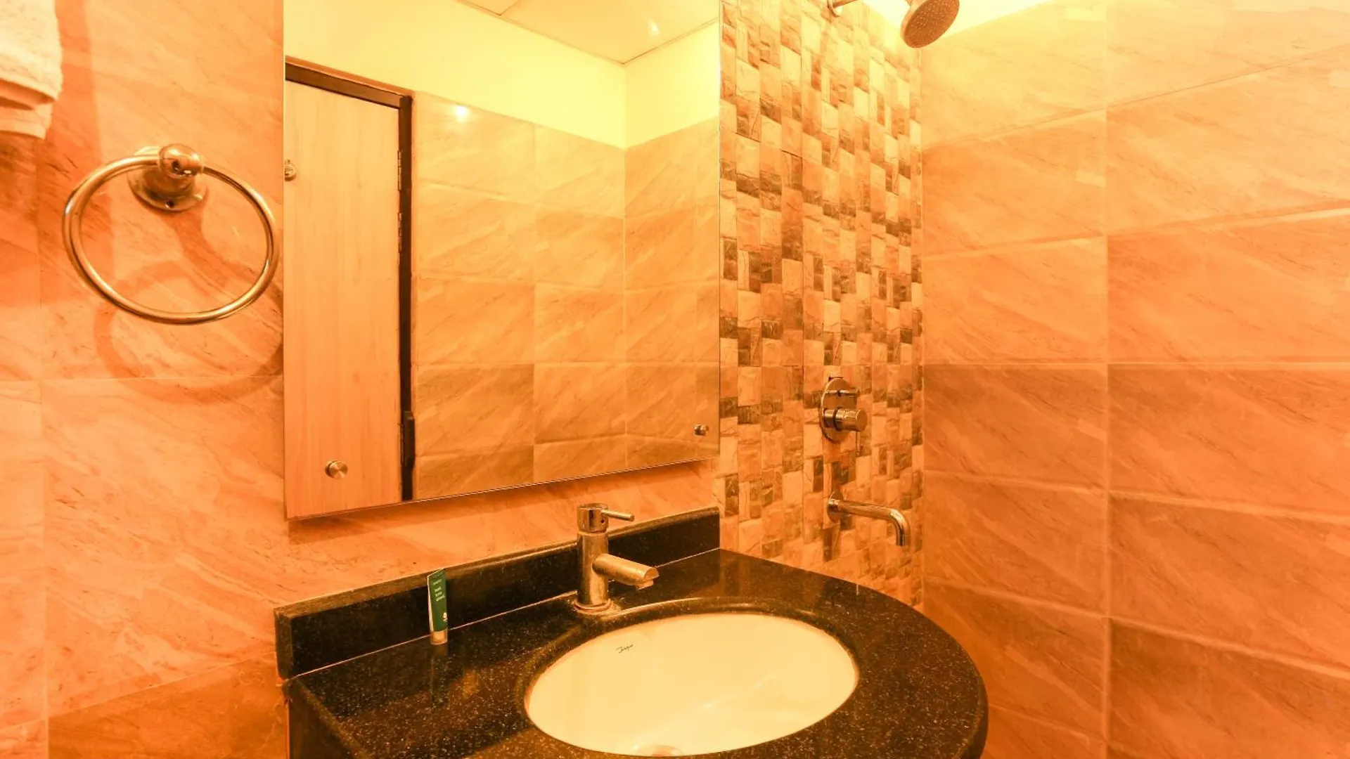 Hotel Janki International 3 Km From Kashi Vishwanath Temple Free Pickup From Railway Station Варанаси