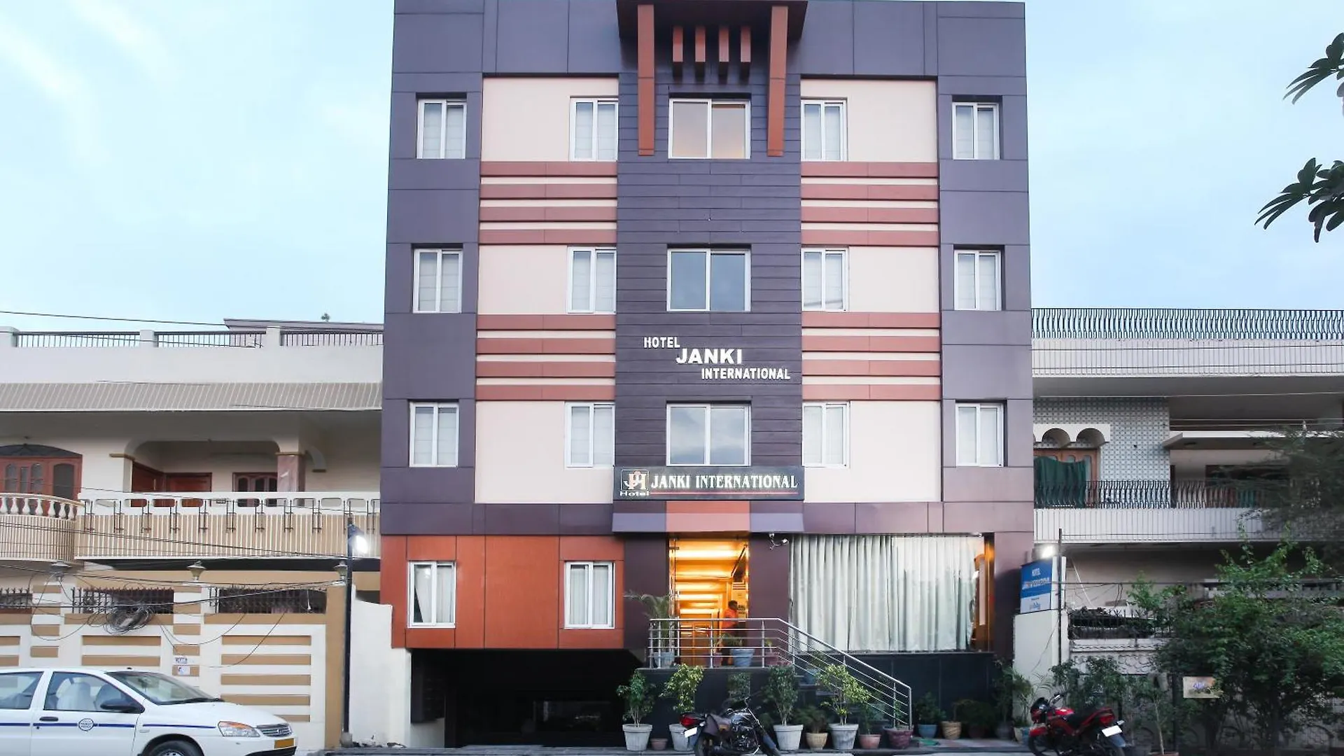 Hotel Janki International 3 Km From Kashi Vishwanath Temple Free Pickup From Railway Station Варанаси