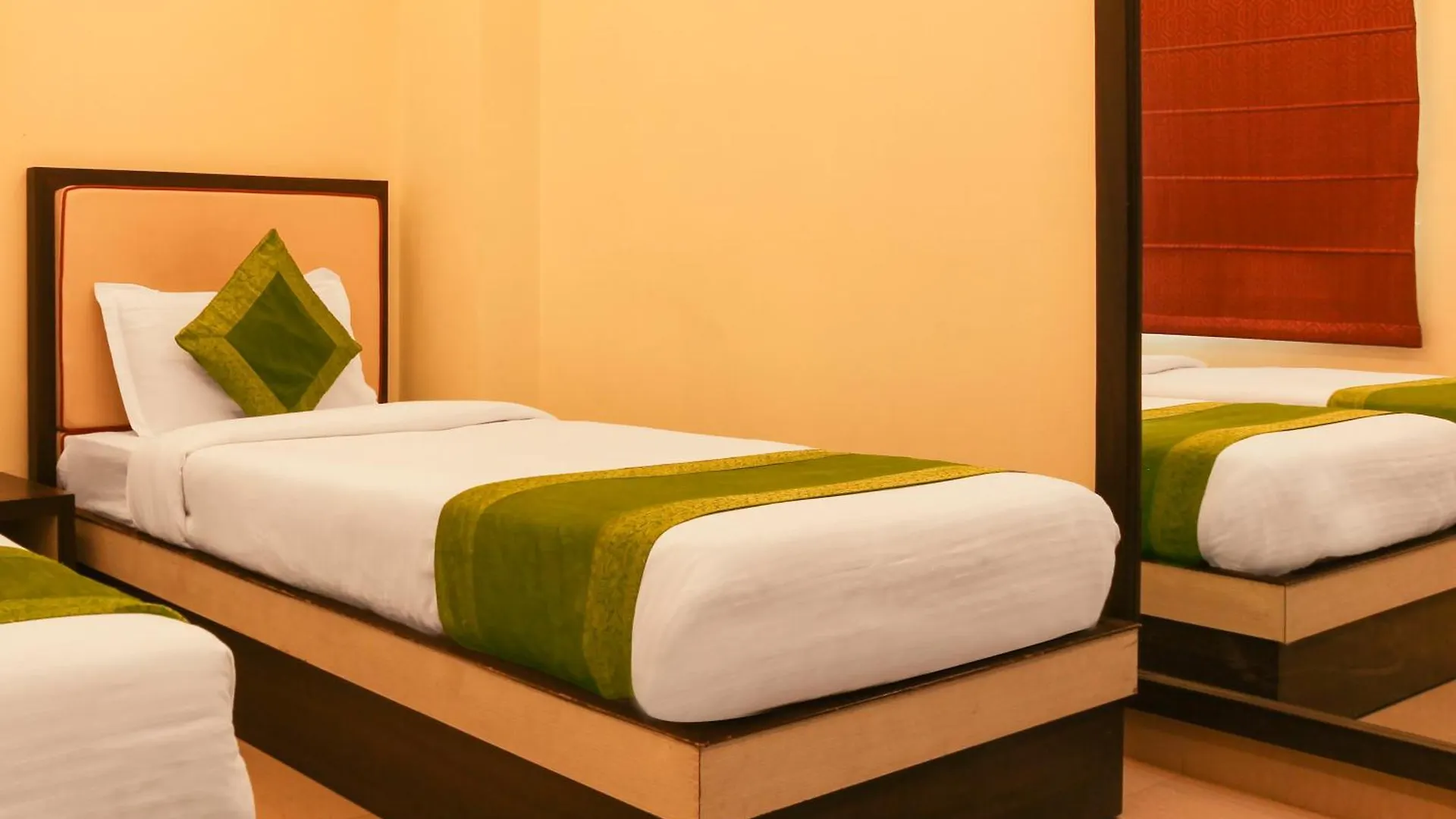 Hotel Janki International 3 Km From Kashi Vishwanath Temple Free Pickup From Railway Station Варанаси