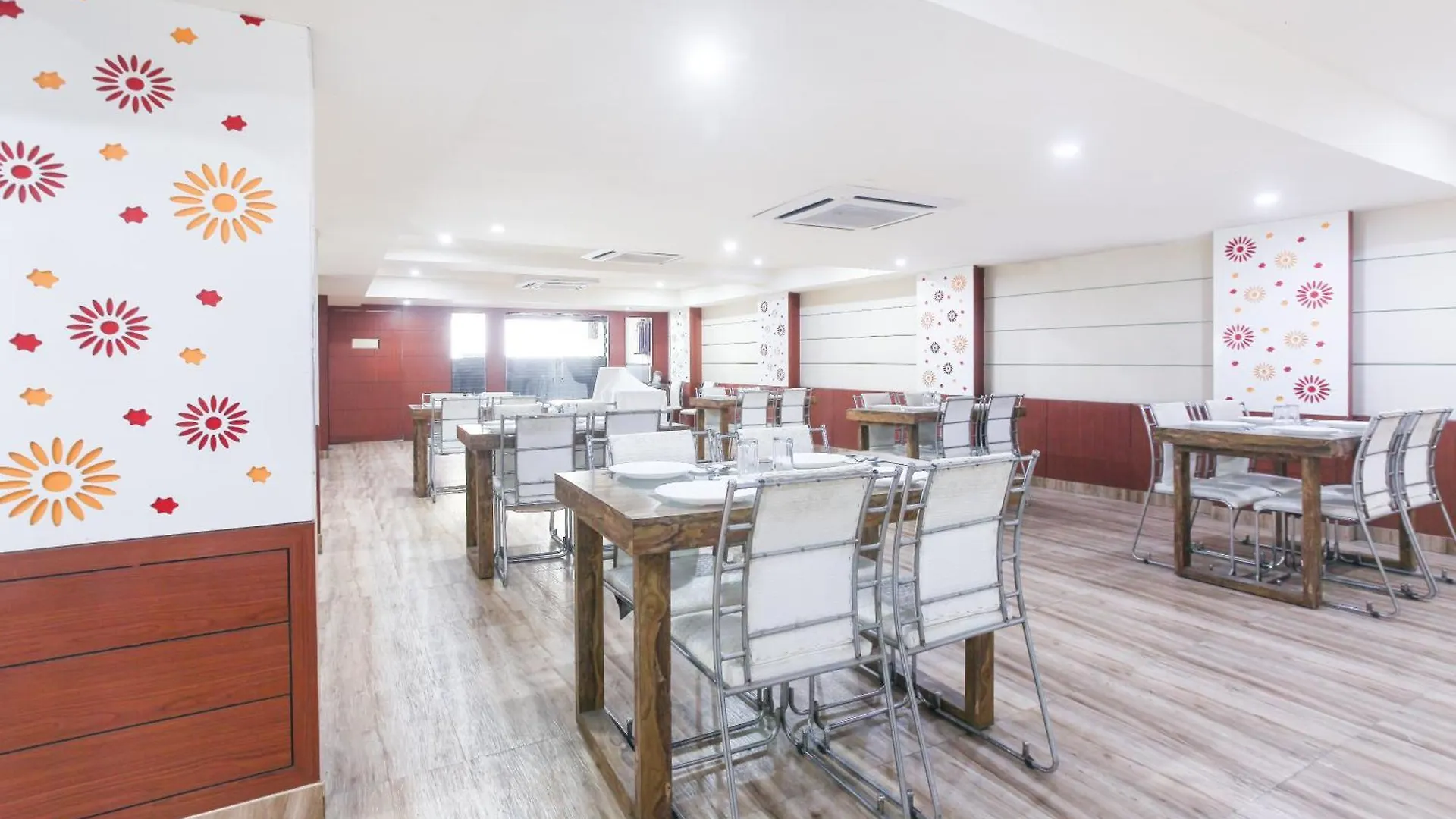 Hotel Janki International 3 Km From Kashi Vishwanath Temple Free Pickup From Railway Station Варанаси