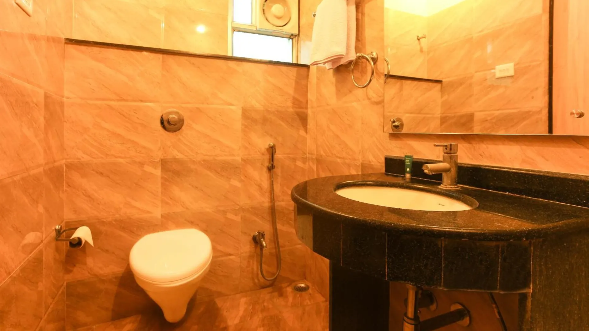 Hotel Janki International 3 Km From Kashi Vishwanath Temple Free Pickup From Railway Station Варанаси