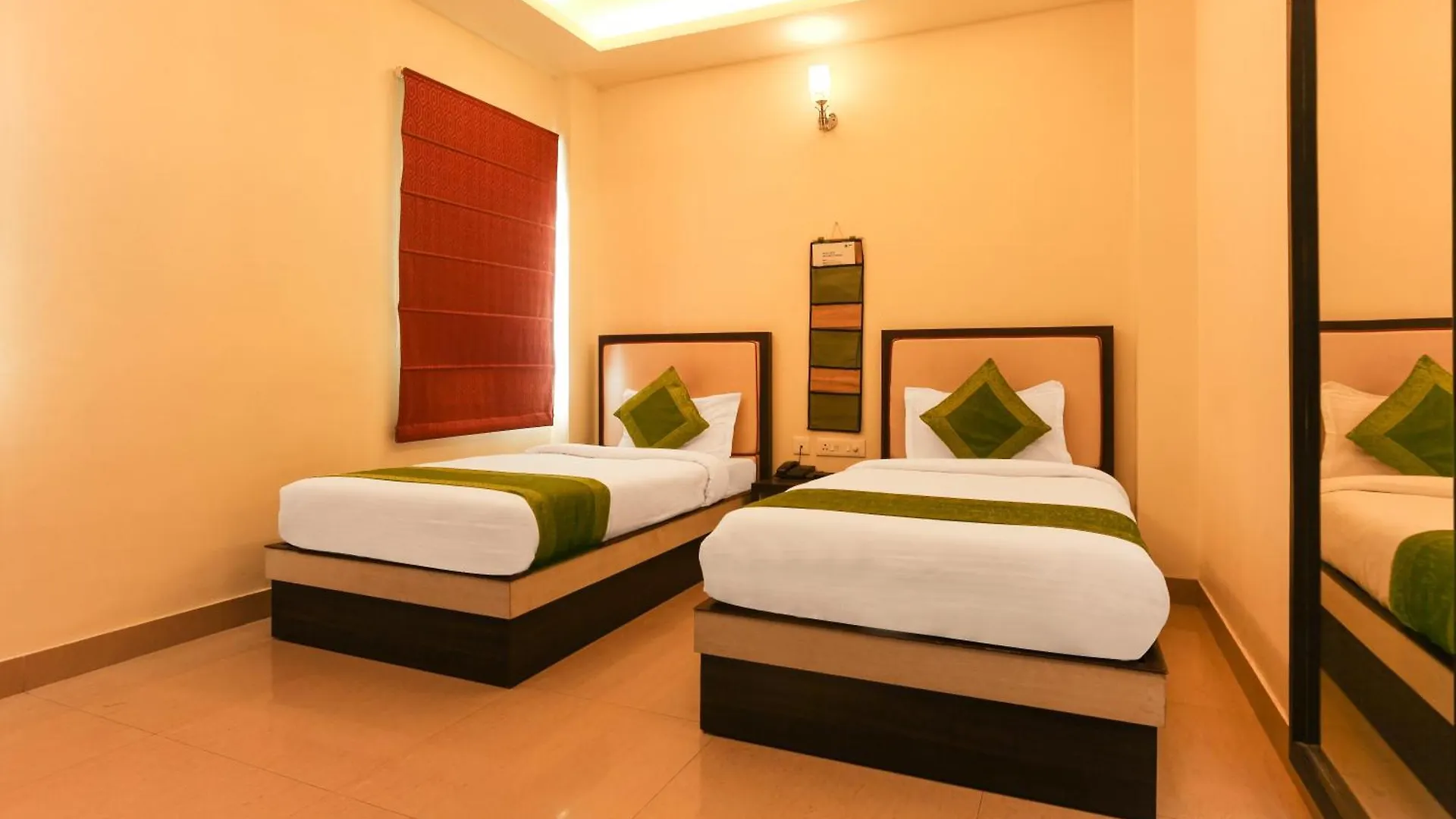 Hotel Janki International 3 Km From Kashi Vishwanath Temple Free Pickup From Railway Station Варанаси 3*,