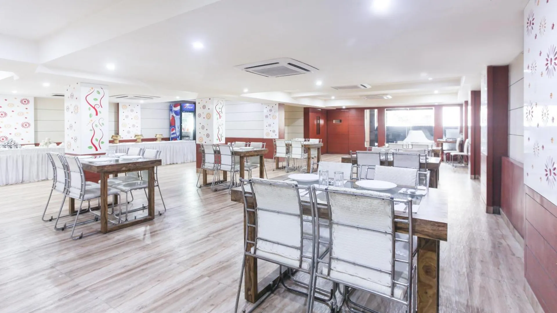Hotel Janki International 3 Km From Kashi Vishwanath Temple Free Pickup From Railway Station Варанаси Индия