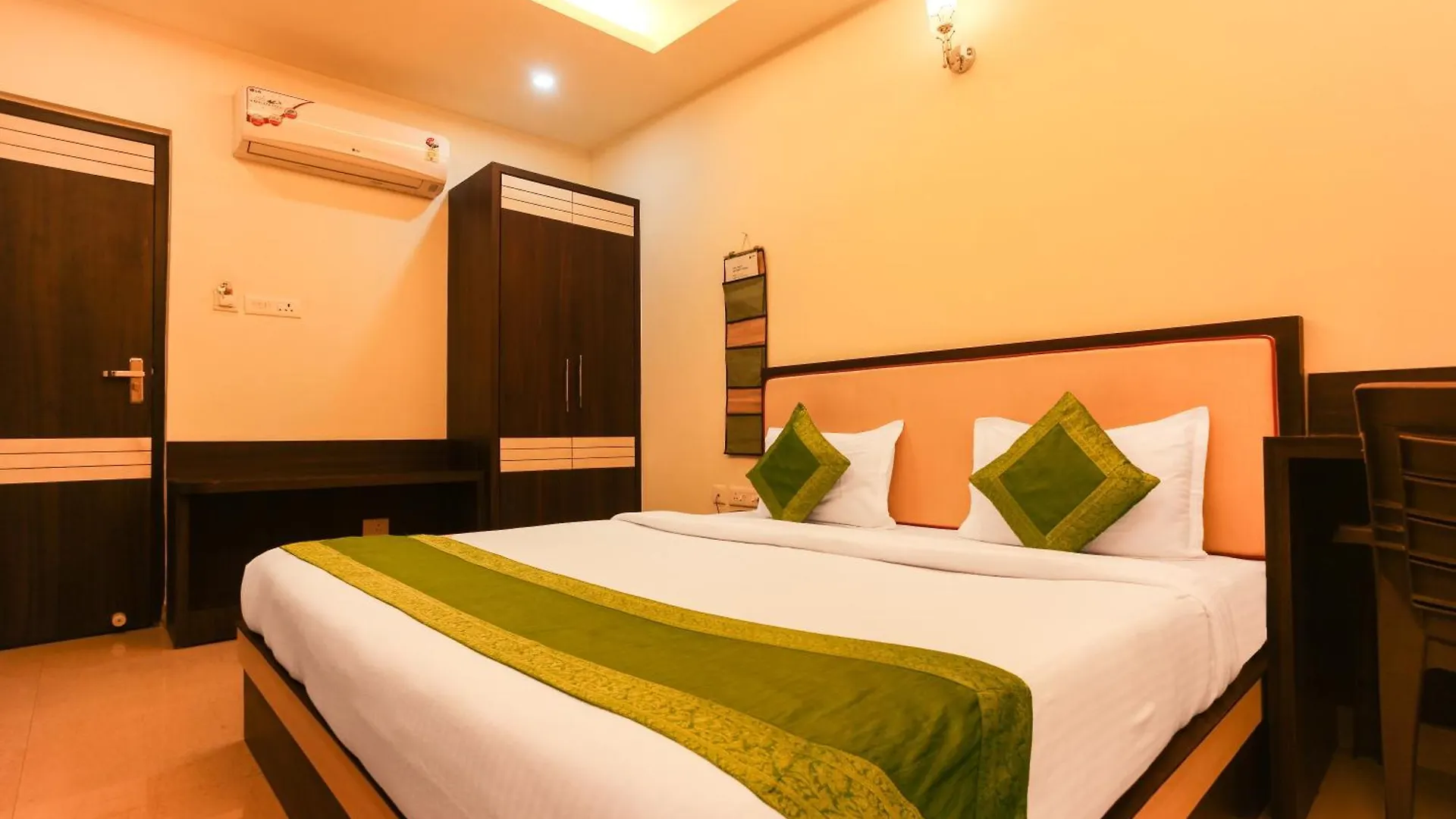 Hotel Janki International 3 Km From Kashi Vishwanath Temple Free Pickup From Railway Station Варанаси